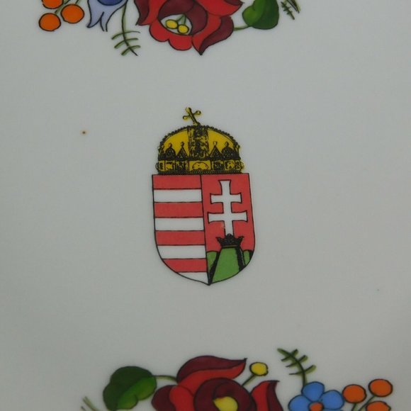 Kalocsa Hungary Hand Painted Coat of Arms Porcelain Decorated Wall Plate 6" FLAW - Picture 2 of 11